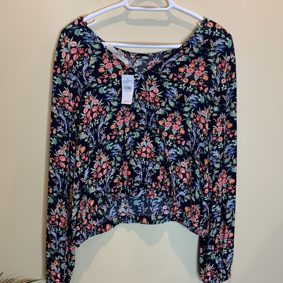 NWT LOFT Rayon top - Picture 5 of 10